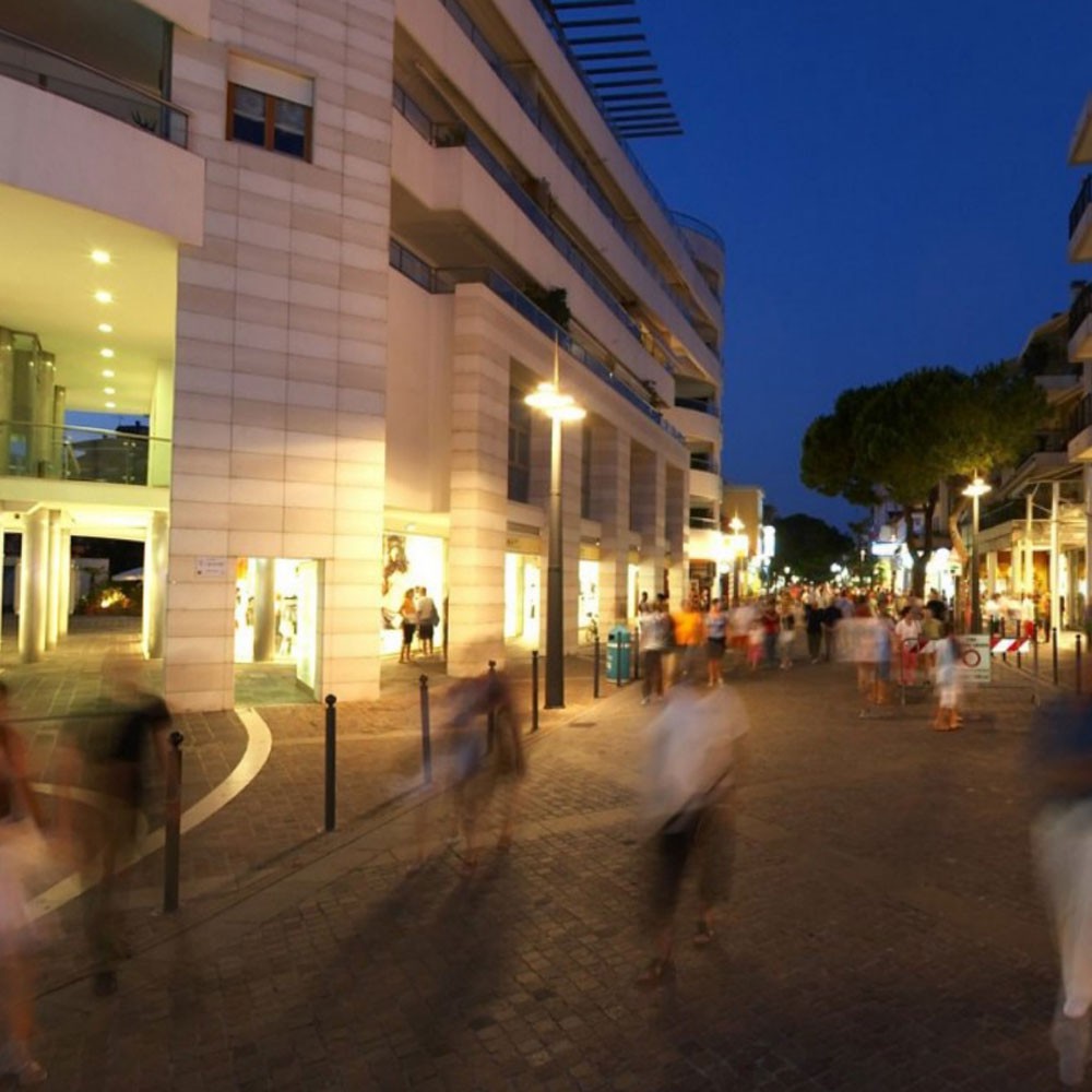 Pedestrian island